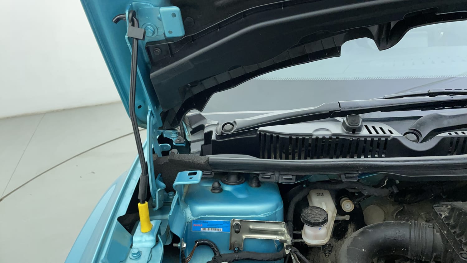 Used 2024 Tata Nexon Creative Plus 1.2 Revotron Petrol 7DCA Petrol Automatic engine ENGINE RIGHT SIDE HINGE & APRON VIEW