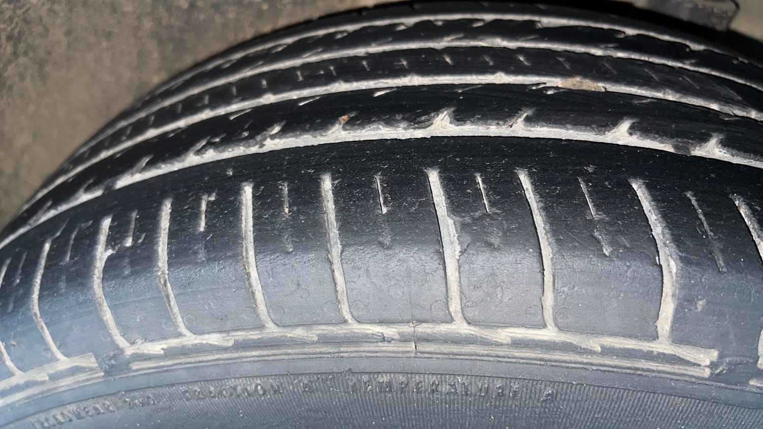 Used 2020 Kia Seltos GTX Plus DCT 1.4 Petrol Automatic tyres LEFT REAR TYRE TREAD VIEW