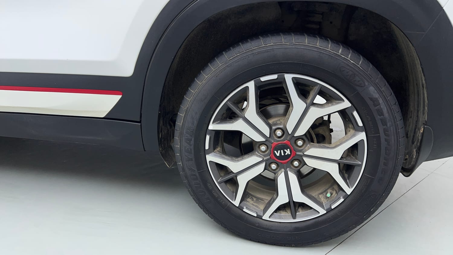 Used 2020 Kia Seltos GTX Plus DCT 1.4 Petrol Automatic tyres LEFT REAR TYRE RIM VIEW