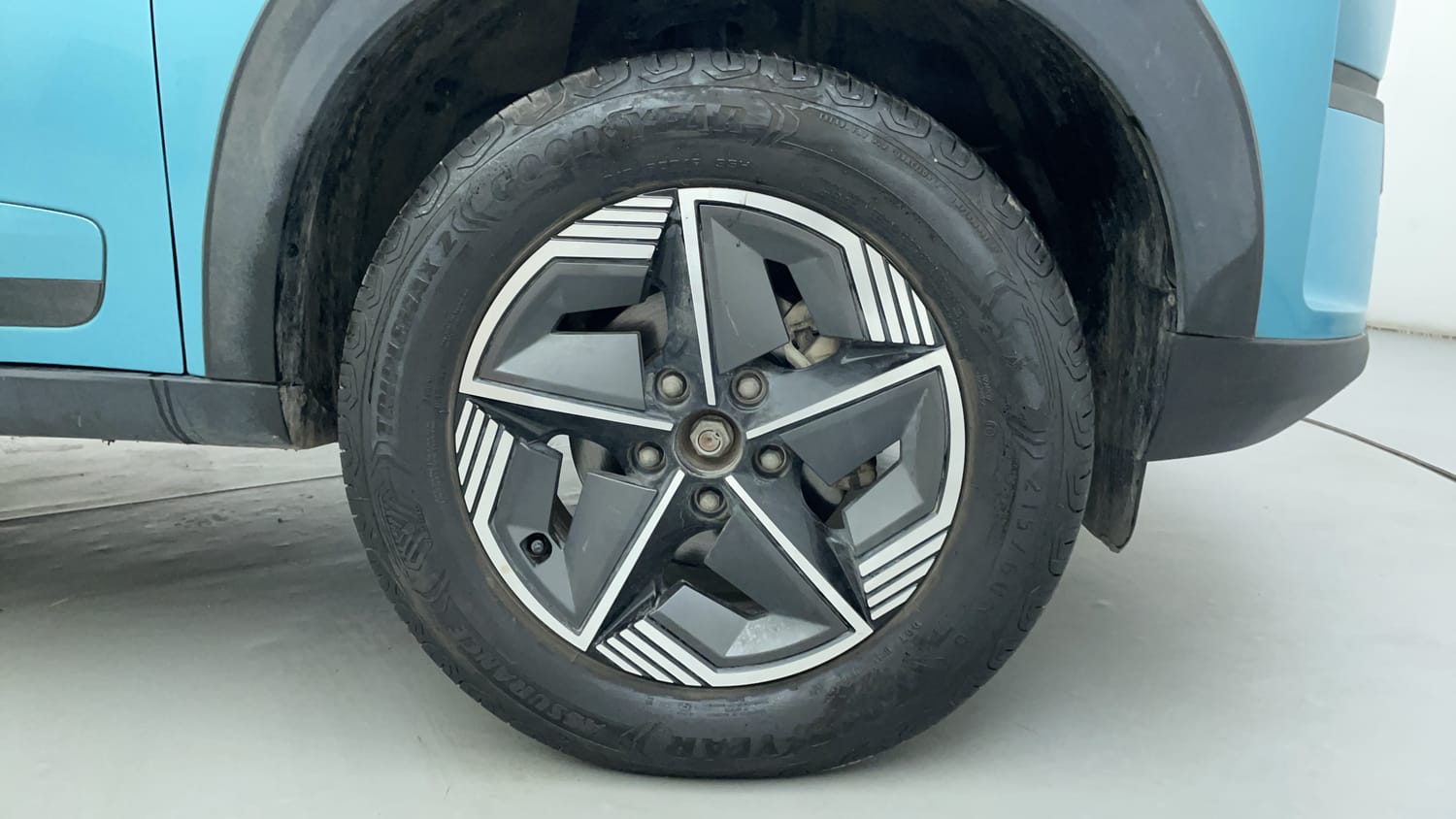 Used 2024 Tata Nexon Creative Plus 1.2 Revotron Petrol 7DCA Petrol Automatic tyres RIGHT FRONT TYRE RIM VIEW