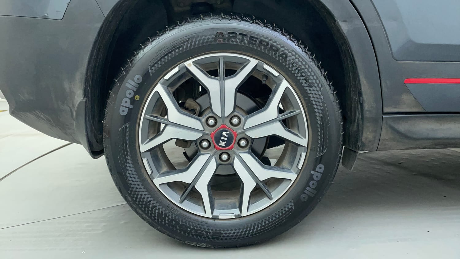 Used 2020 kia Seltos GTX DCT 1.4 Petrol Automatic tyres RIGHT REAR TYRE RIM VIEW