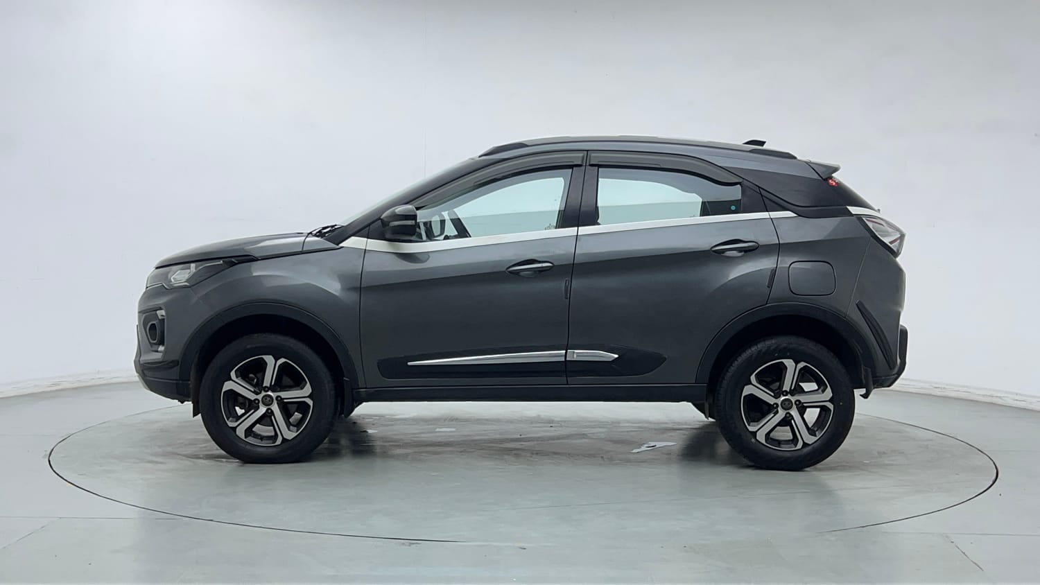2022 Tata Nexon XZ Plus-1