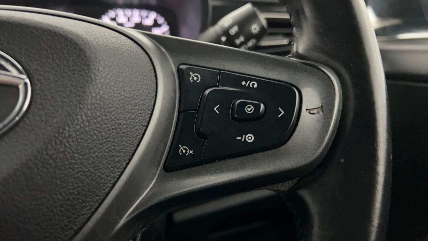 Used 2023 Tata Altroz XZ Plus Petrol Dark Edition Petrol Manual top_features Cruise control