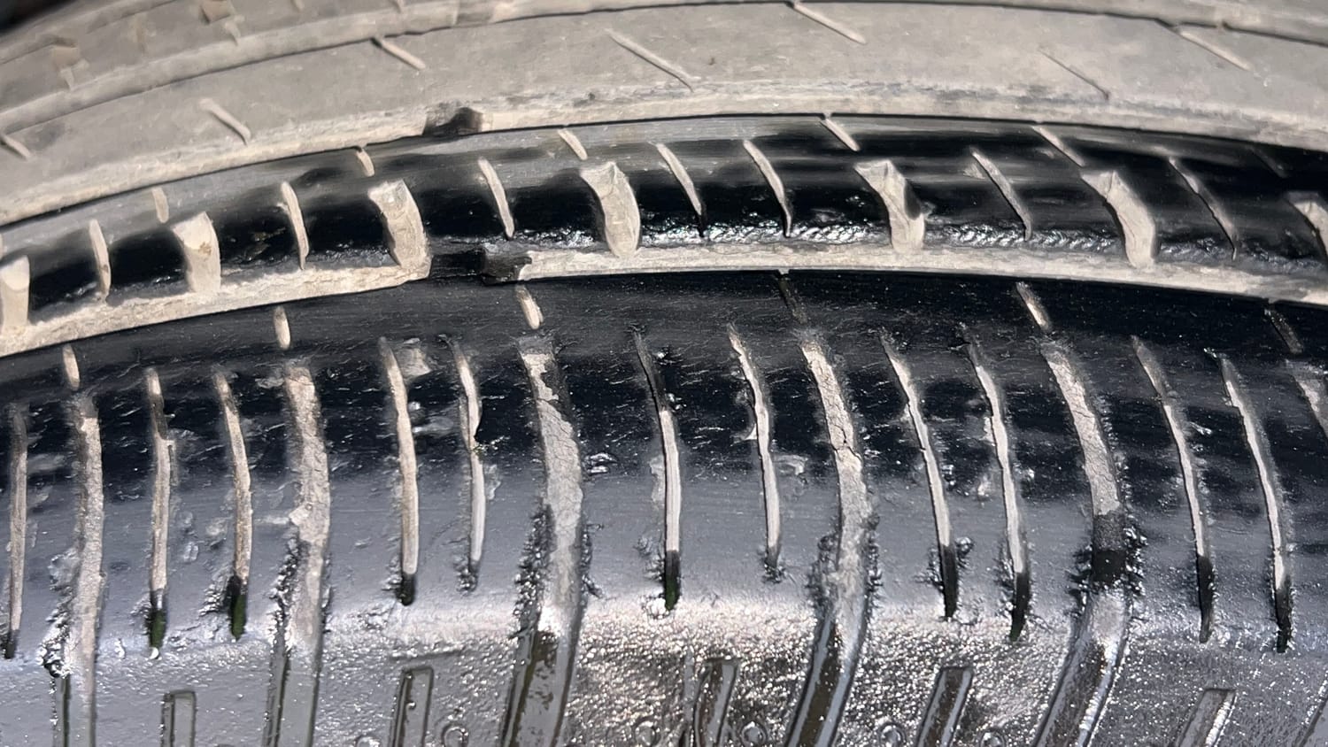 Used 2016 Mahindra XUV500 W10 Diesel Manual tyres RIGHT FRONT TYRE TREAD VIEW