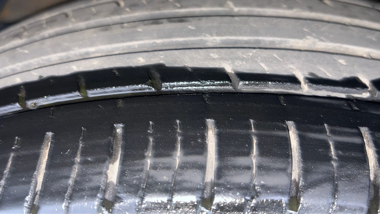Used 2016 Mahindra XUV500 W10 Diesel Manual tyres LEFT FRONT TYRE TREAD VIEW