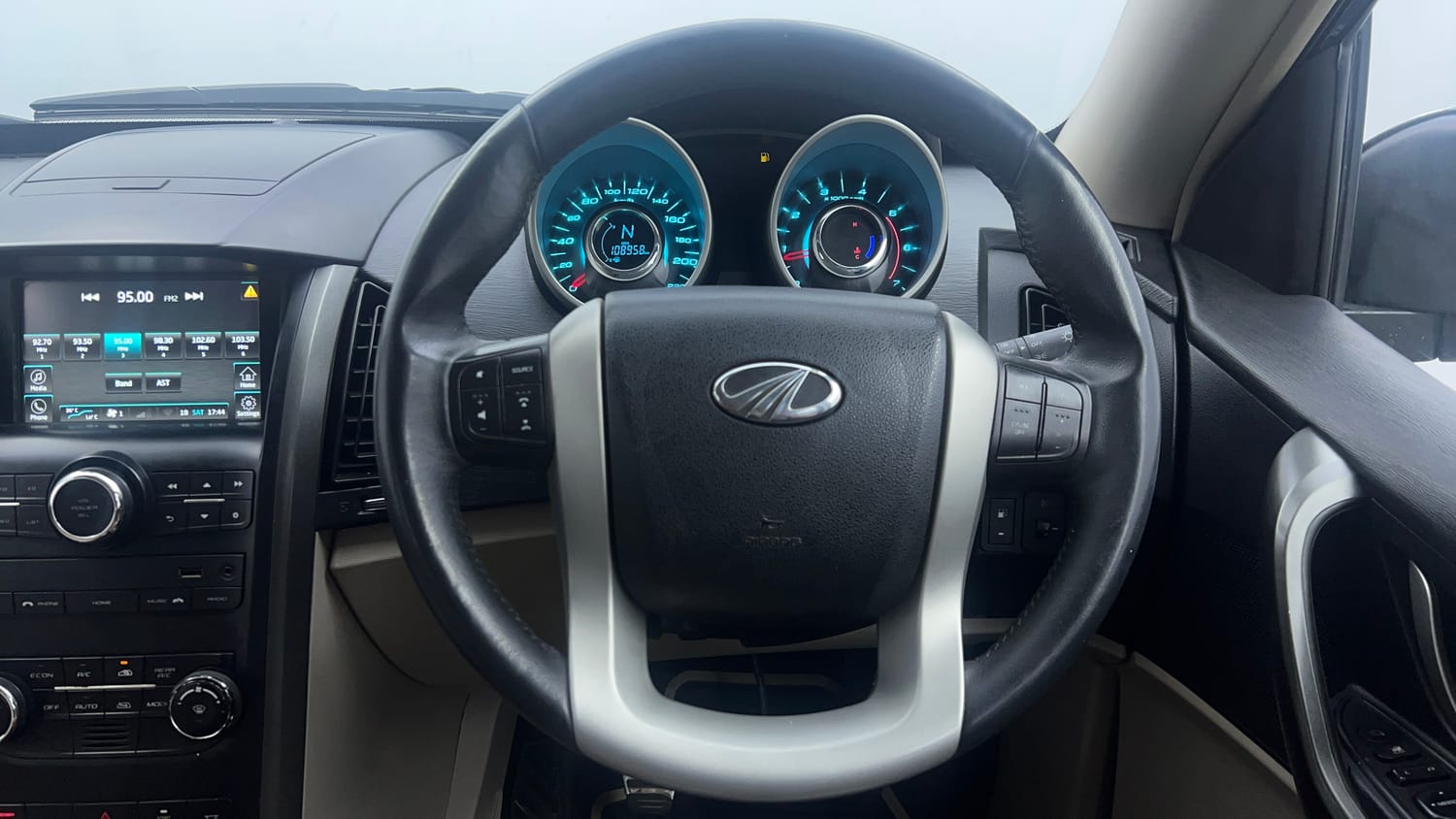 Used 2016 Mahindra XUV500 W10 Diesel Manual interior STEERING VIEW