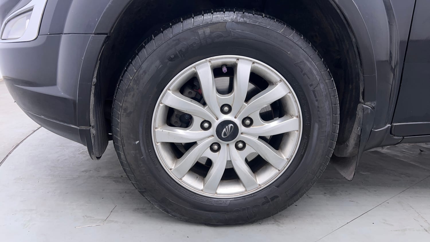 Used 2016 Mahindra XUV500 W10 Diesel Manual tyres LEFT FRONT TYRE RIM VIEW