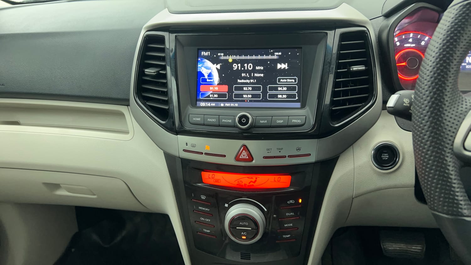 Used 2022 Mahindra XUV 300 W8 (O) 1.2 Petrol AMT Petrol Automatic interior MUSIC SYSTEM & AC CONTROL VIEW