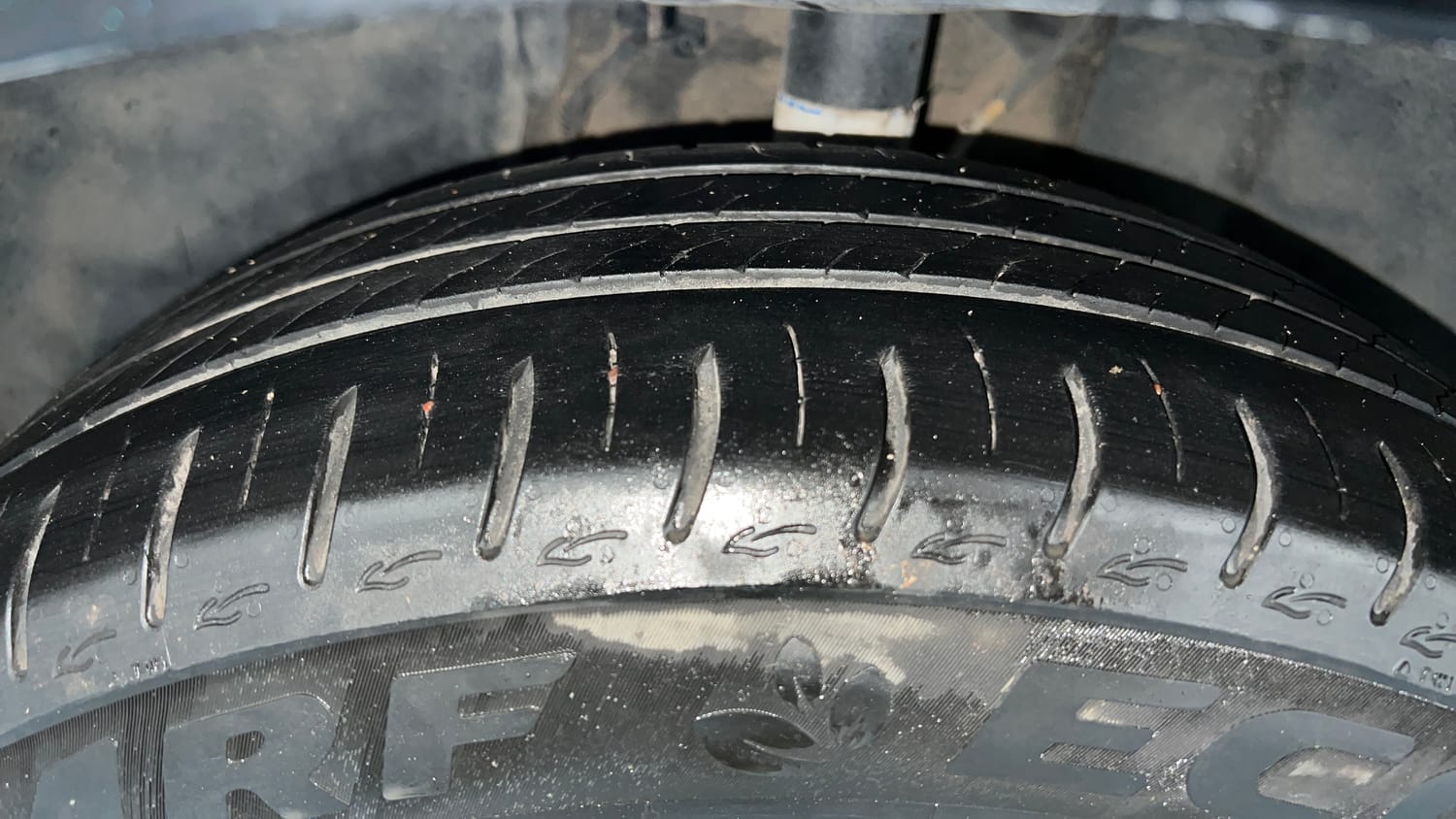 Used 2023 Tata Altroz XZ Plus Petrol Dark Edition Petrol Manual tyres LEFT FRONT TYRE TREAD VIEW