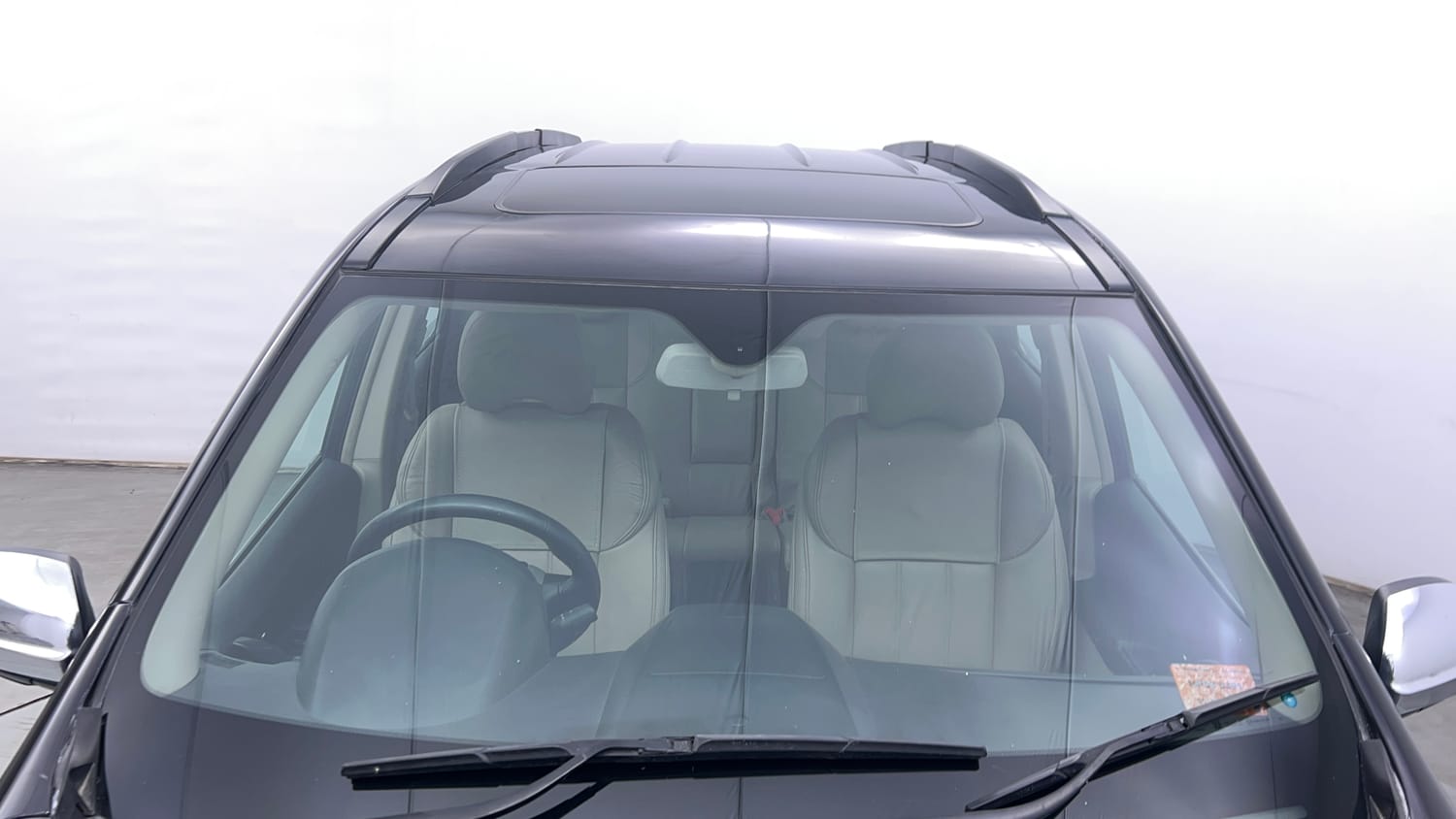 Used 2016 Mahindra XUV500 W10 Diesel Manual exterior FRONT WINDSHIELD VIEW