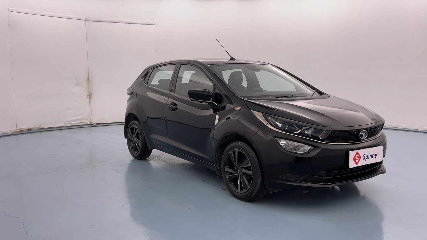 Used 2023 Tata Altroz XZ Plus Petrol Dark Edition Petrol Manual exterior RIGHT FRONT CORNER VIEW