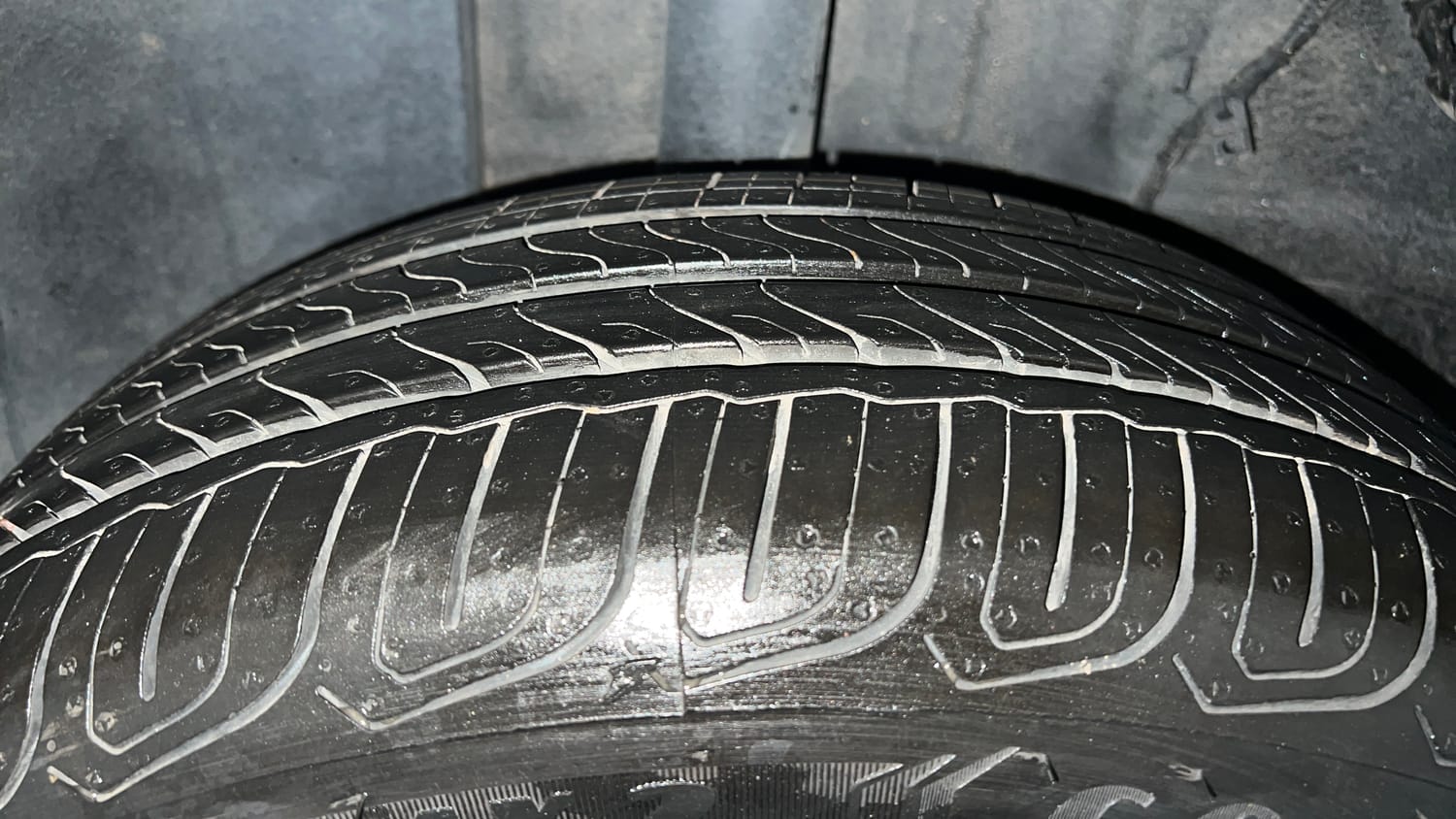 Used 2023 Tata Altroz XZ Plus Petrol Dark Edition Petrol Manual tyres RIGHT REAR TYRE TREAD VIEW