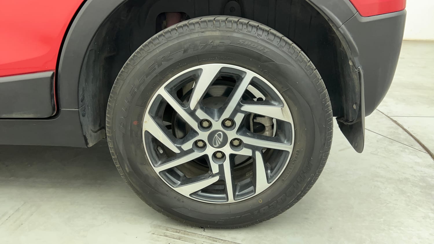 Used 2022 Mahindra XUV 300 W8 (O) 1.2 Petrol AMT Petrol Automatic tyres LEFT REAR TYRE RIM VIEW