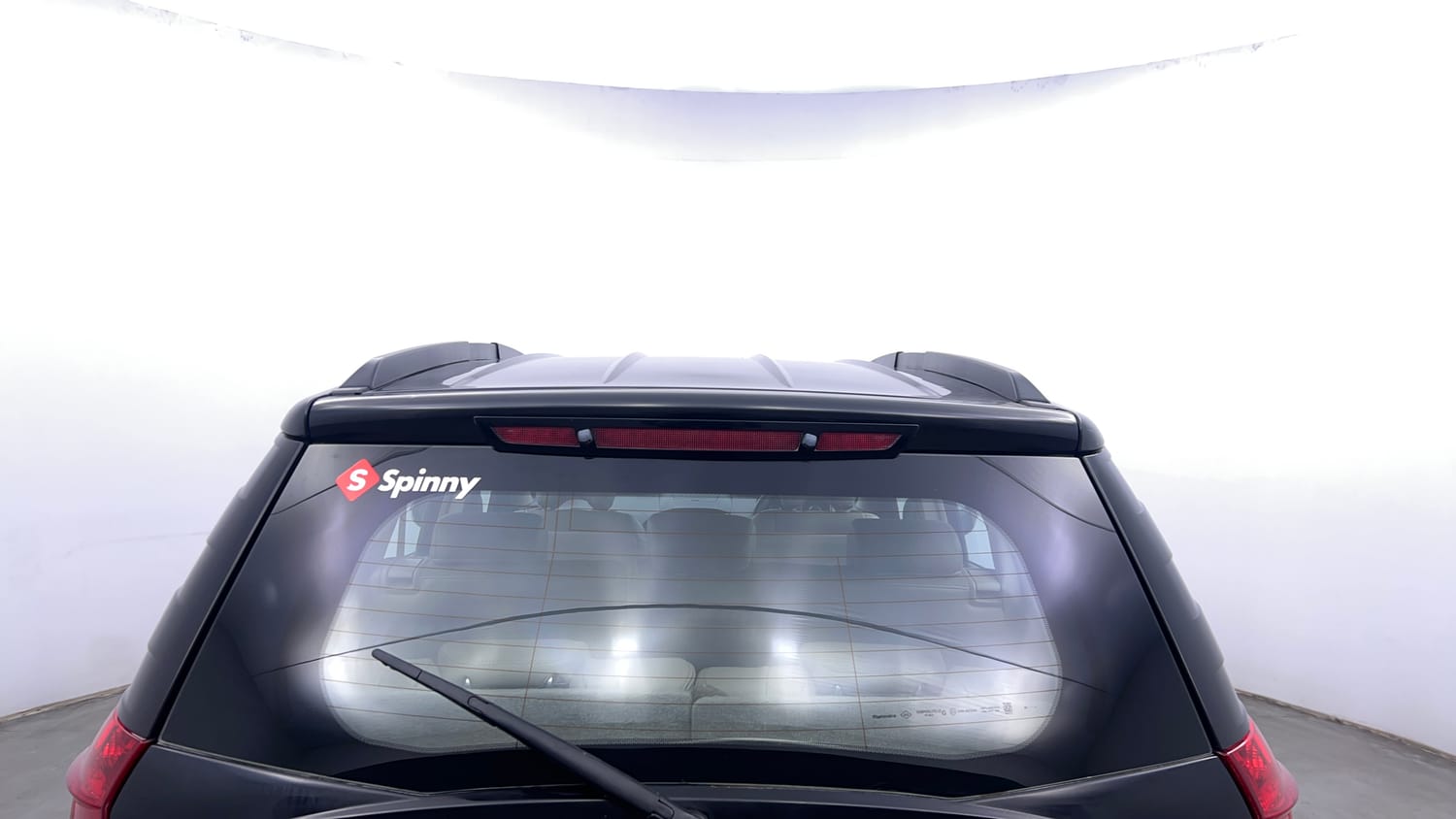 Used 2016 Mahindra XUV500 W10 Diesel Manual exterior BACK WINDSHIELD VIEW