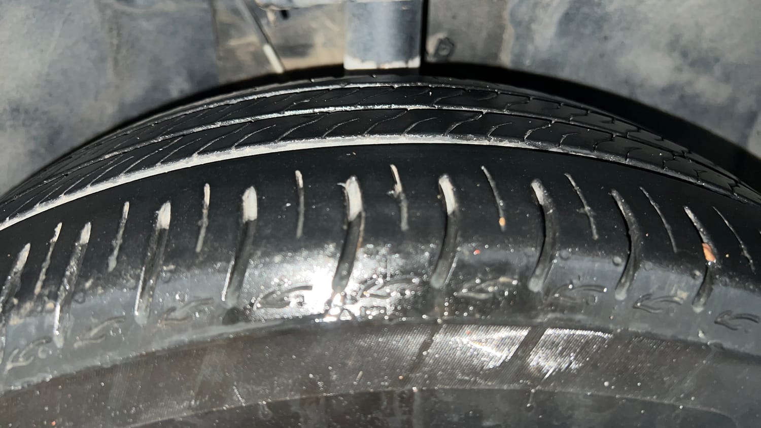 Used 2023 Tata Altroz XZ Plus Petrol Dark Edition Petrol Manual tyres RIGHT FRONT TYRE TREAD VIEW