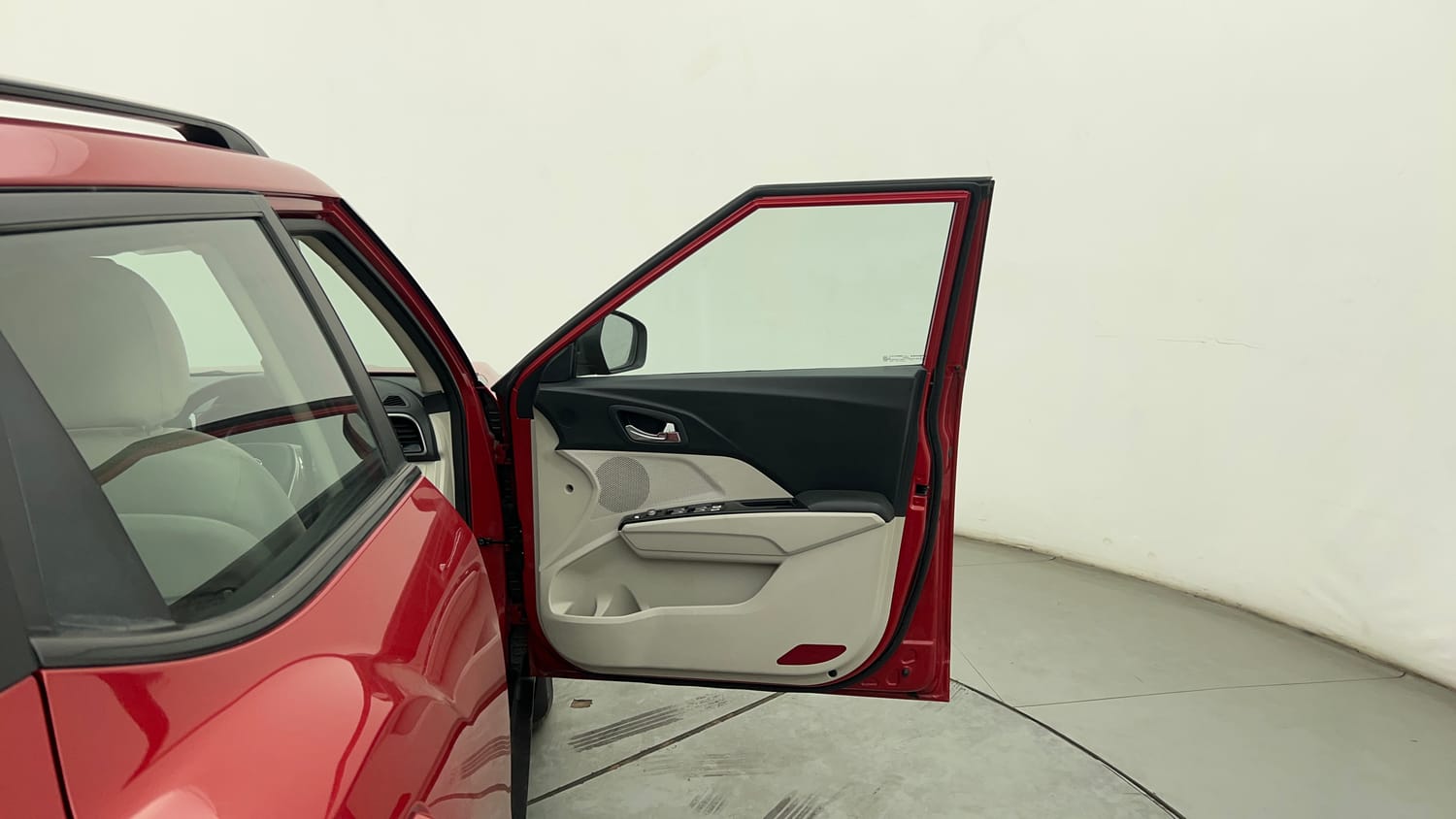 Used 2022 Mahindra XUV 300 W8 (O) 1.2 Petrol AMT Petrol Automatic interior RIGHT FRONT DOOR OPEN VIEW