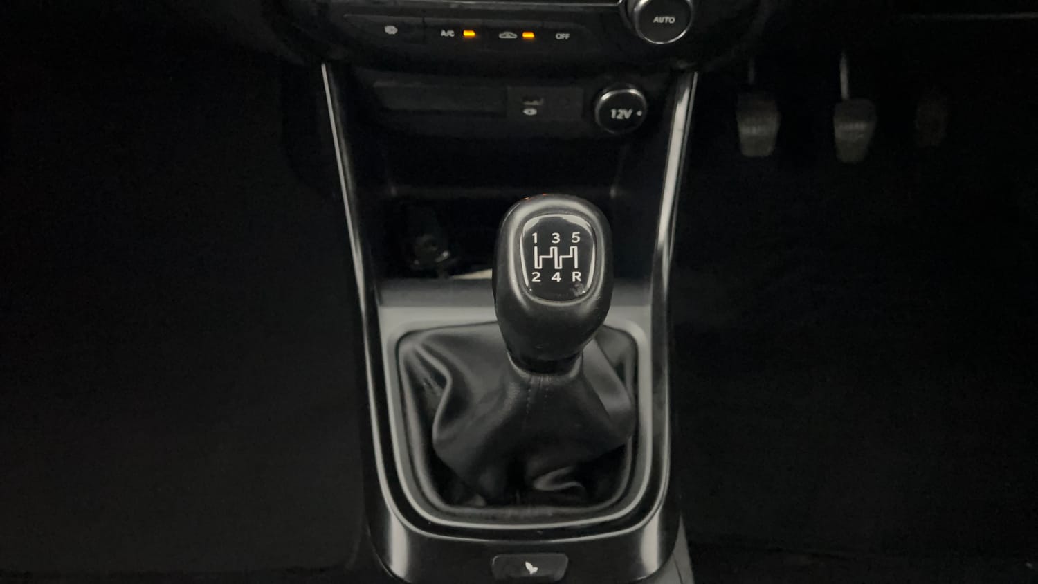 Used 2023 Tata Altroz XZ Plus Petrol Dark Edition Petrol Manual interior GEAR  KNOB VIEW