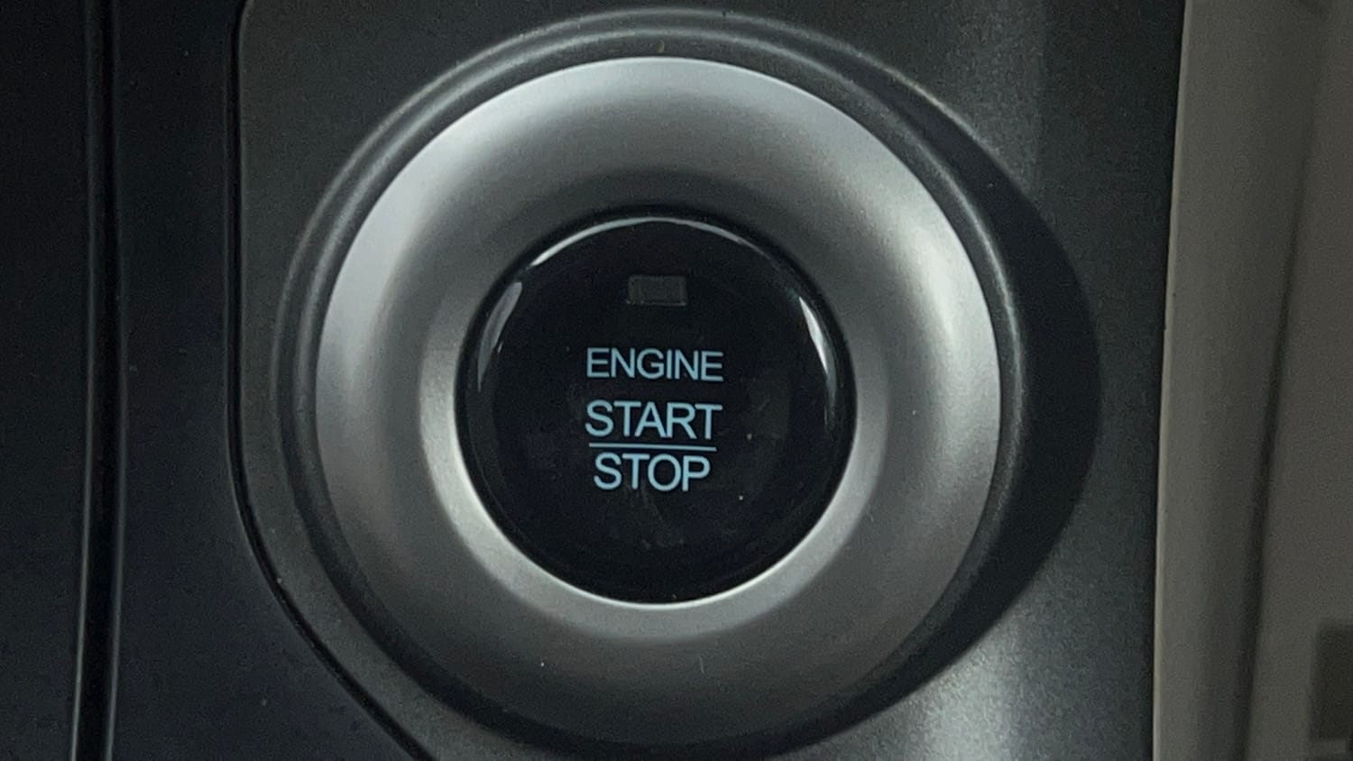 Used 2016 Mahindra XUV500 W10 Diesel Manual top_features Keyless start
