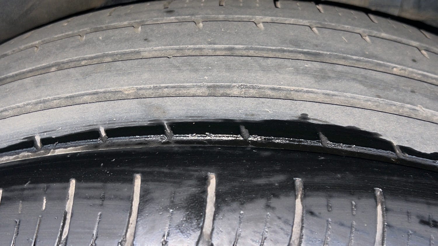 Used 2016 Mahindra XUV500 W10 Diesel Manual tyres LEFT REAR TYRE TREAD VIEW