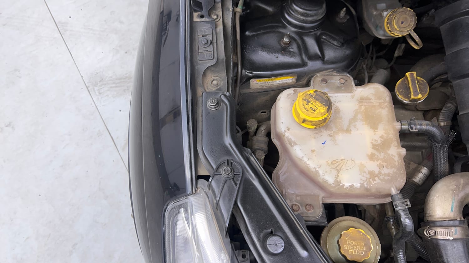 Used 2016 Mahindra XUV500 W10 Diesel Manual engine ENGINE RIGHT SIDE VIEW