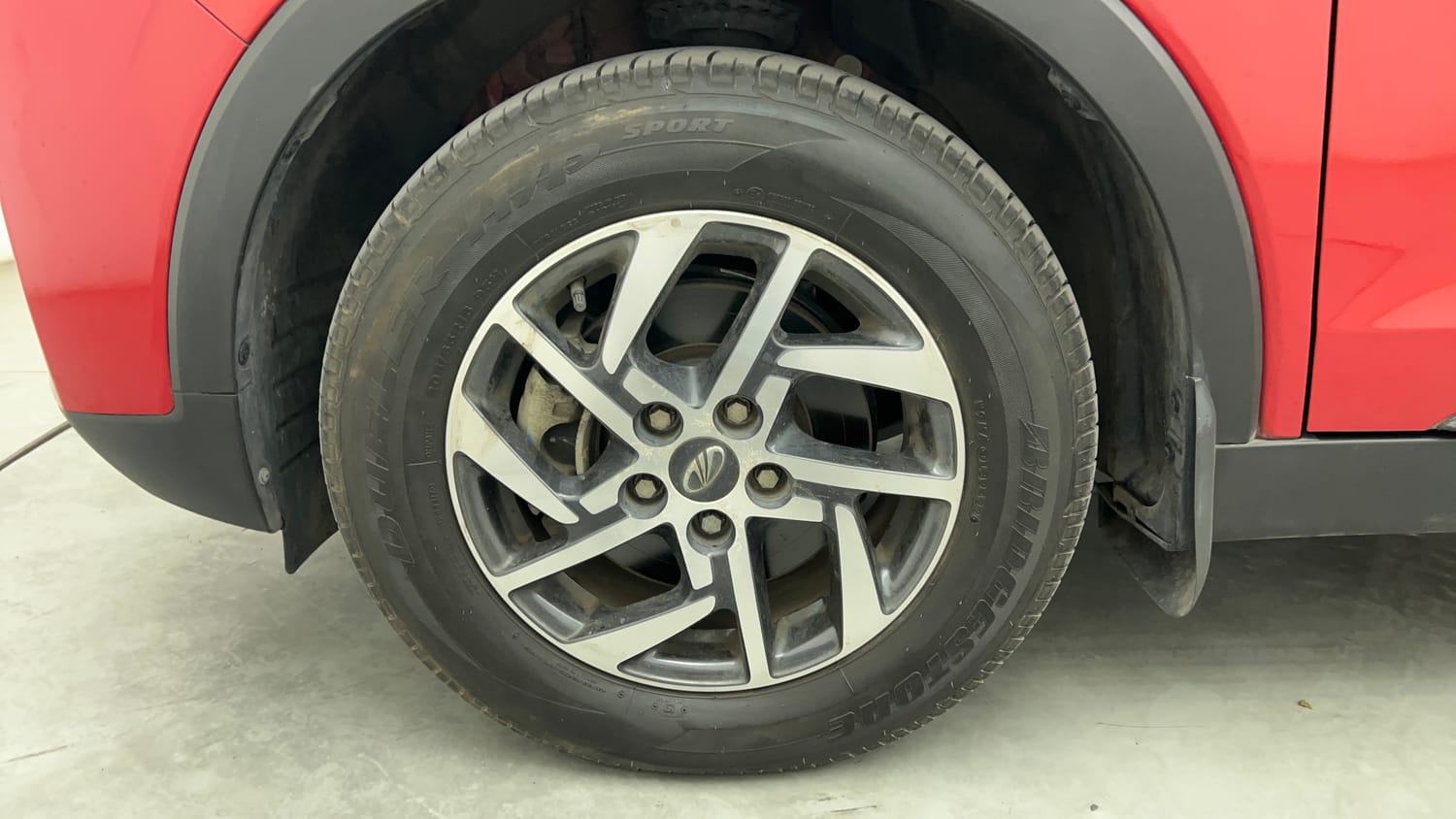 Used 2022 Mahindra XUV 300 W8 (O) 1.2 Petrol AMT Petrol Automatic tyres LEFT FRONT TYRE RIM VIEW