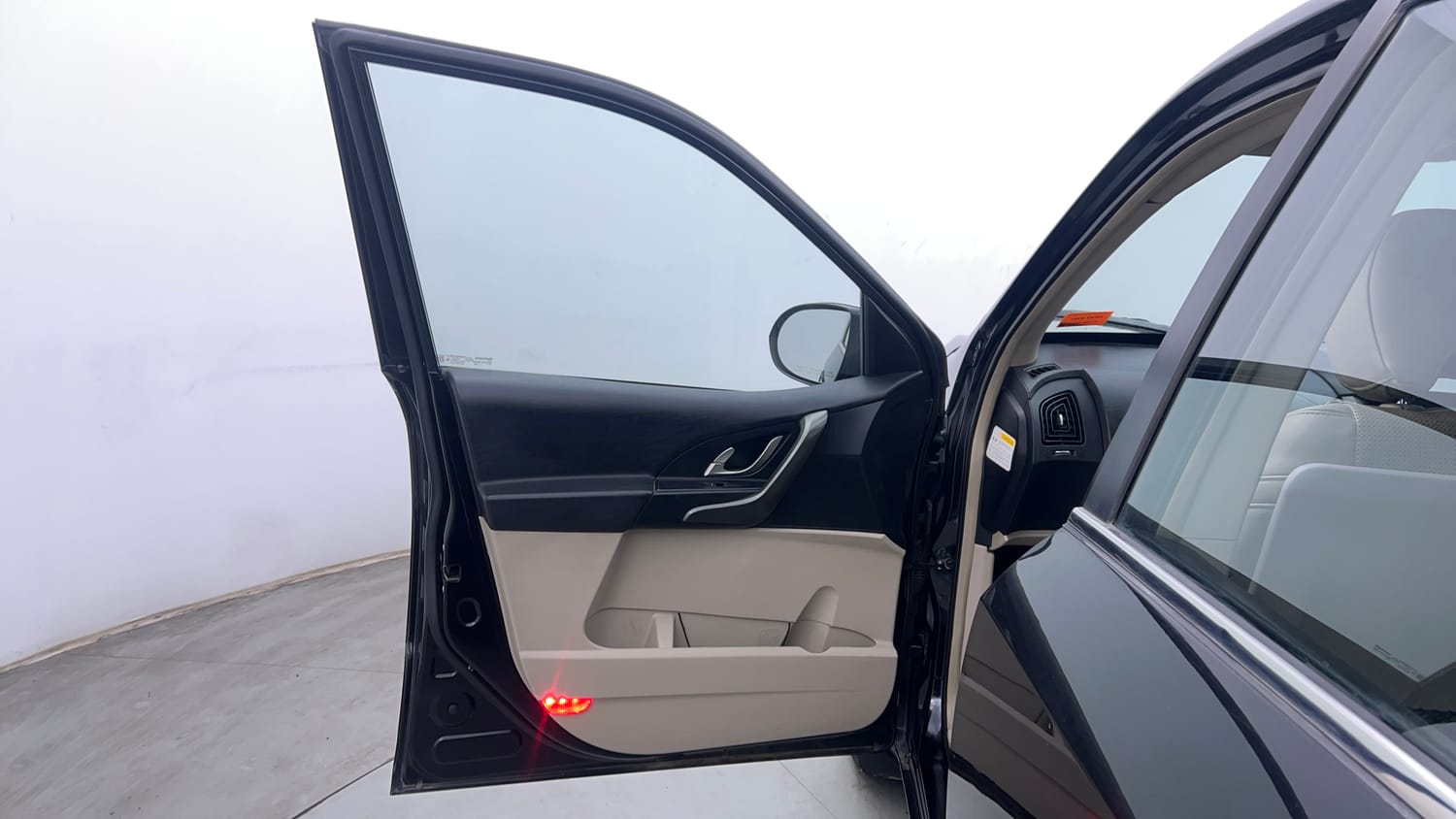 Used 2016 Mahindra XUV500 W10 Diesel Manual interior LEFT FRONT DOOR OPEN VIEW