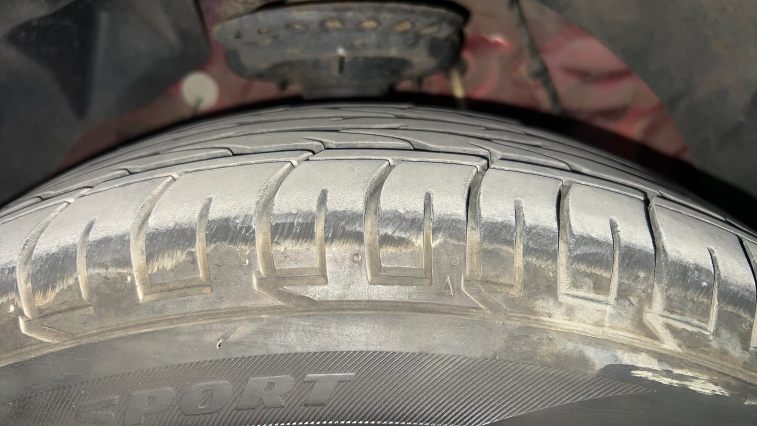 Used 2022 Mahindra XUV 300 W8 (O) 1.2 Petrol AMT Petrol Automatic tyres RIGHT FRONT TYRE TREAD VIEW