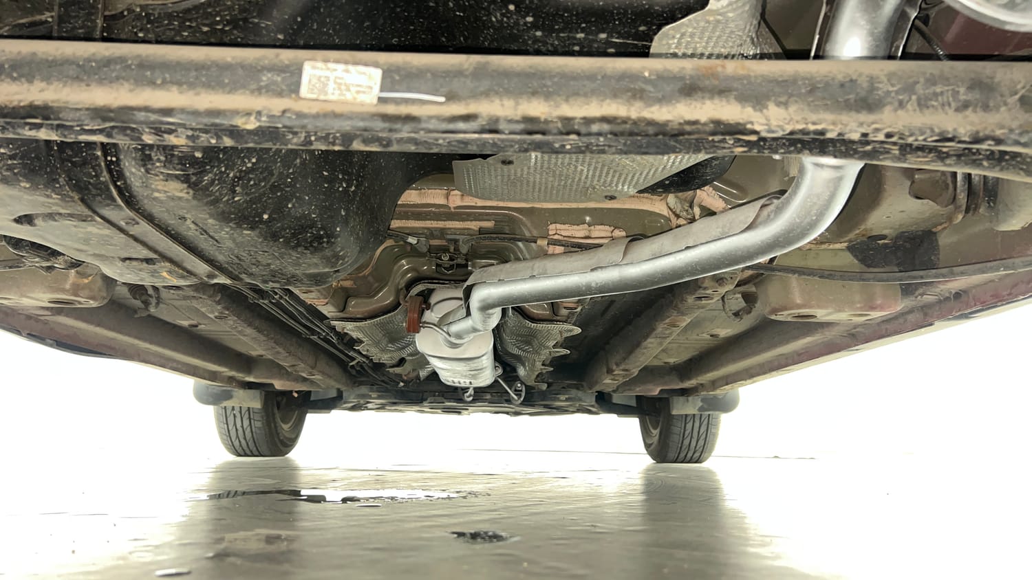 Used 2022 Mahindra XUV 300 W8 (O) 1.2 Petrol AMT Petrol Automatic extra REAR UNDERBODY VIEW (TAKEN FROM REAR)