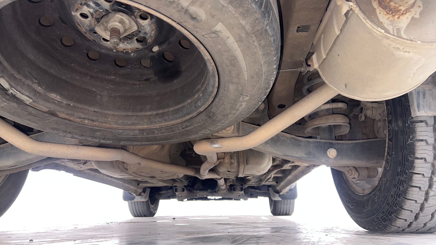 Used 2016 Mahindra XUV500 W10 Diesel Manual extra REAR UNDERBODY VIEW (TAKEN FROM REAR)