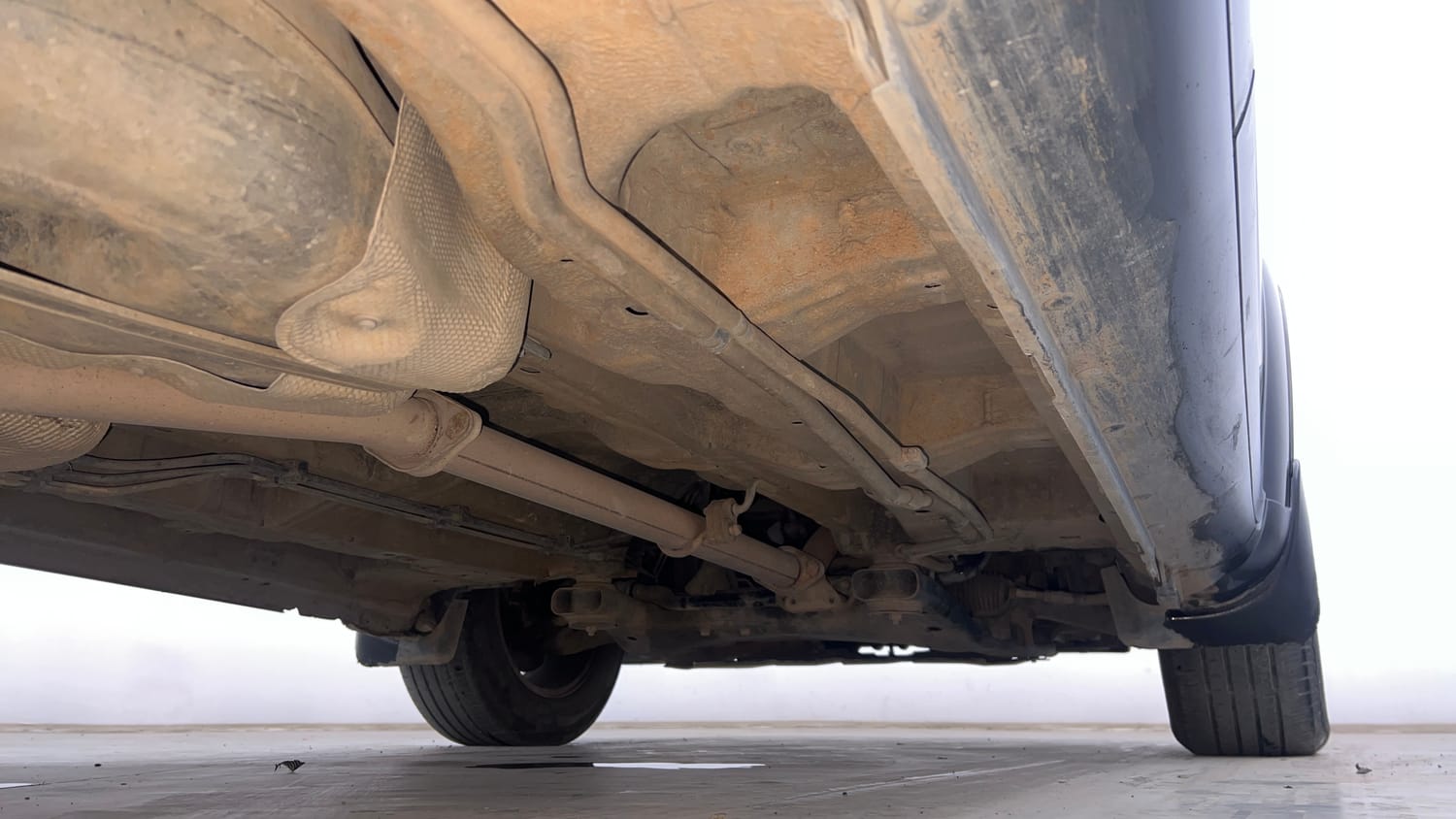Used 2016 Mahindra XUV500 W10 Diesel Manual extra REAR RIGHT UNDERBODY VIEW
