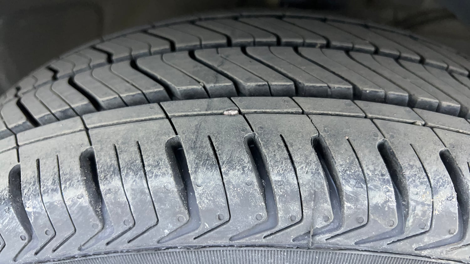 Used 2018 Maruti Suzuki Dzire ZXi Plus AMT Petrol Automatic tyres RIGHT FRONT TYRE TREAD VIEW