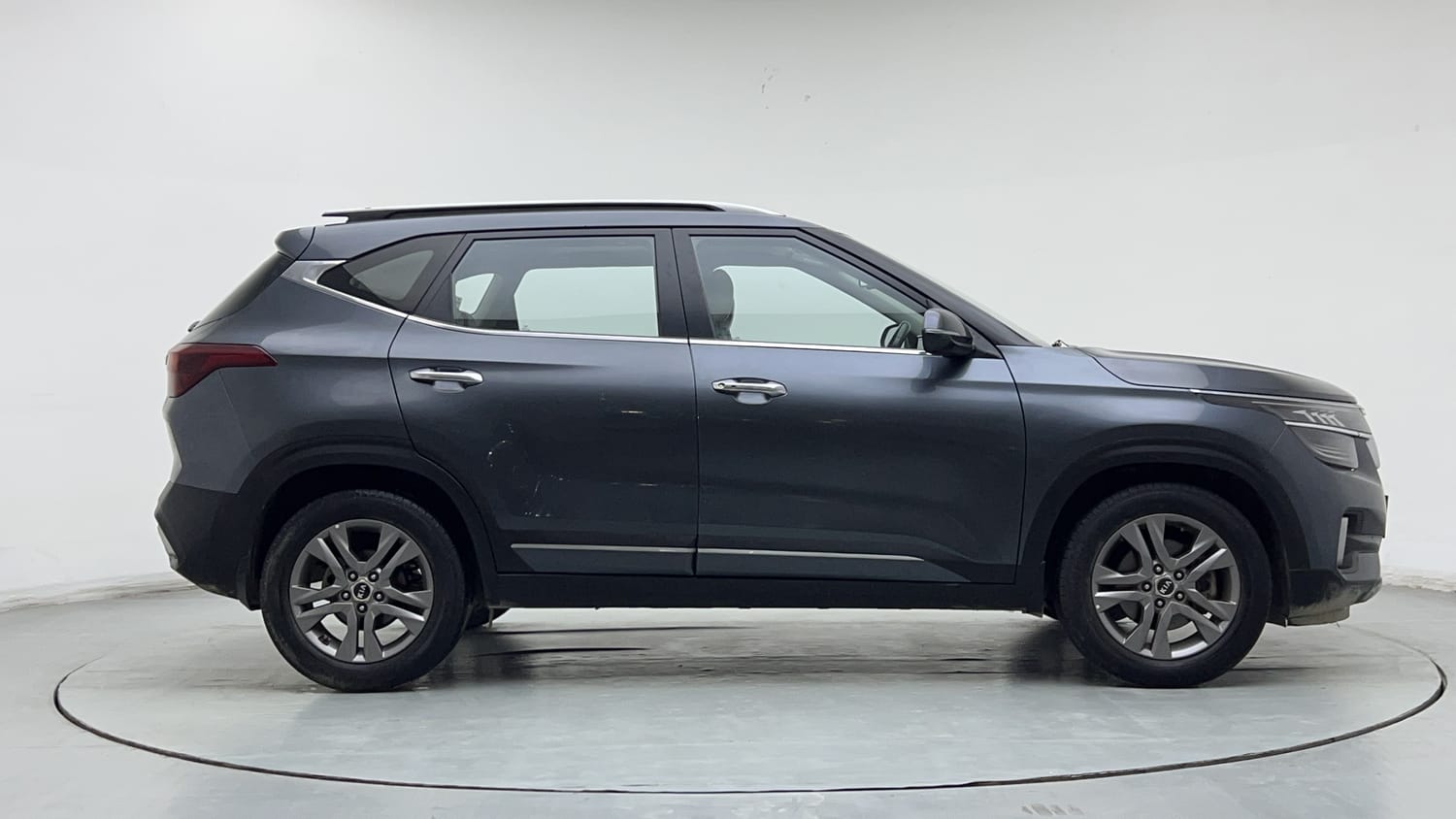 Used 2020 Kia Seltos HTX 1.5 Petrol Manual exterior RIGHT SIDE VIEW