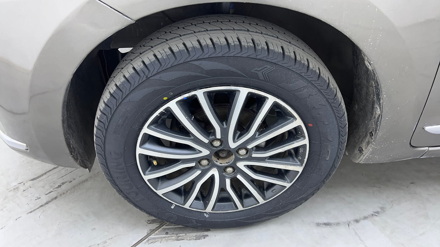 Used 2018 Maruti Suzuki Dzire ZXi Plus AMT Petrol Automatic tyres LEFT FRONT TYRE RIM VIEW
