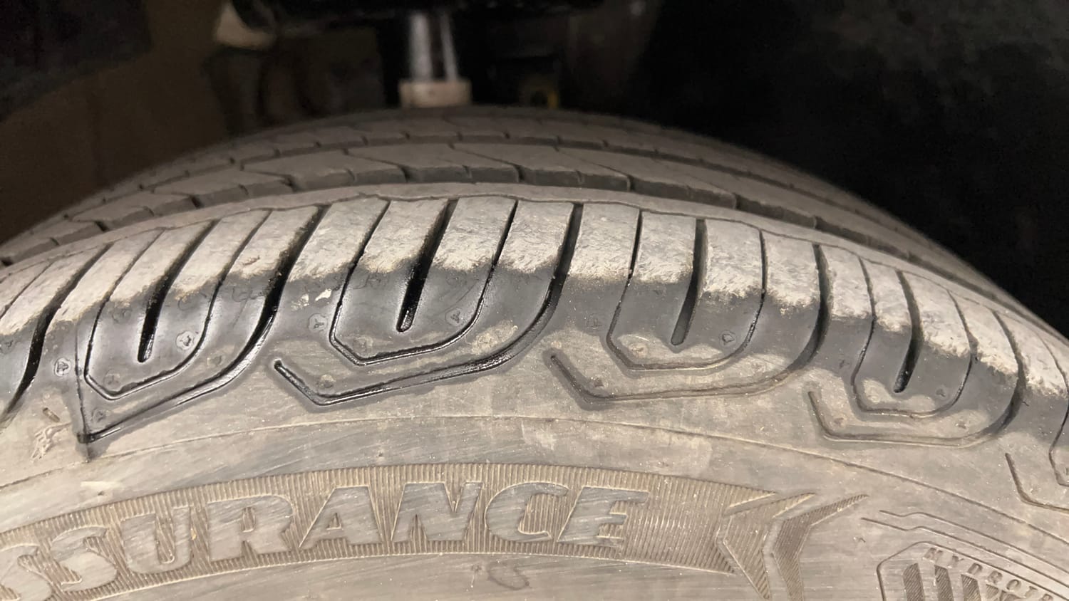 Used 2015 Volkswagen Vento TSI Petrol Automatic tyres RIGHT FRONT TYRE TREAD VIEW