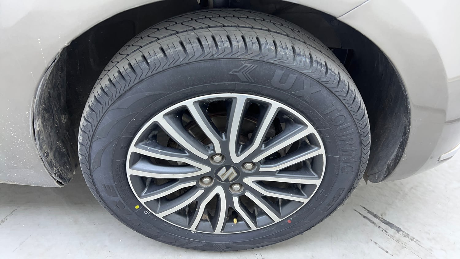 Used 2018 Maruti Suzuki Dzire ZXi Plus AMT Petrol Automatic tyres RIGHT FRONT TYRE RIM VIEW