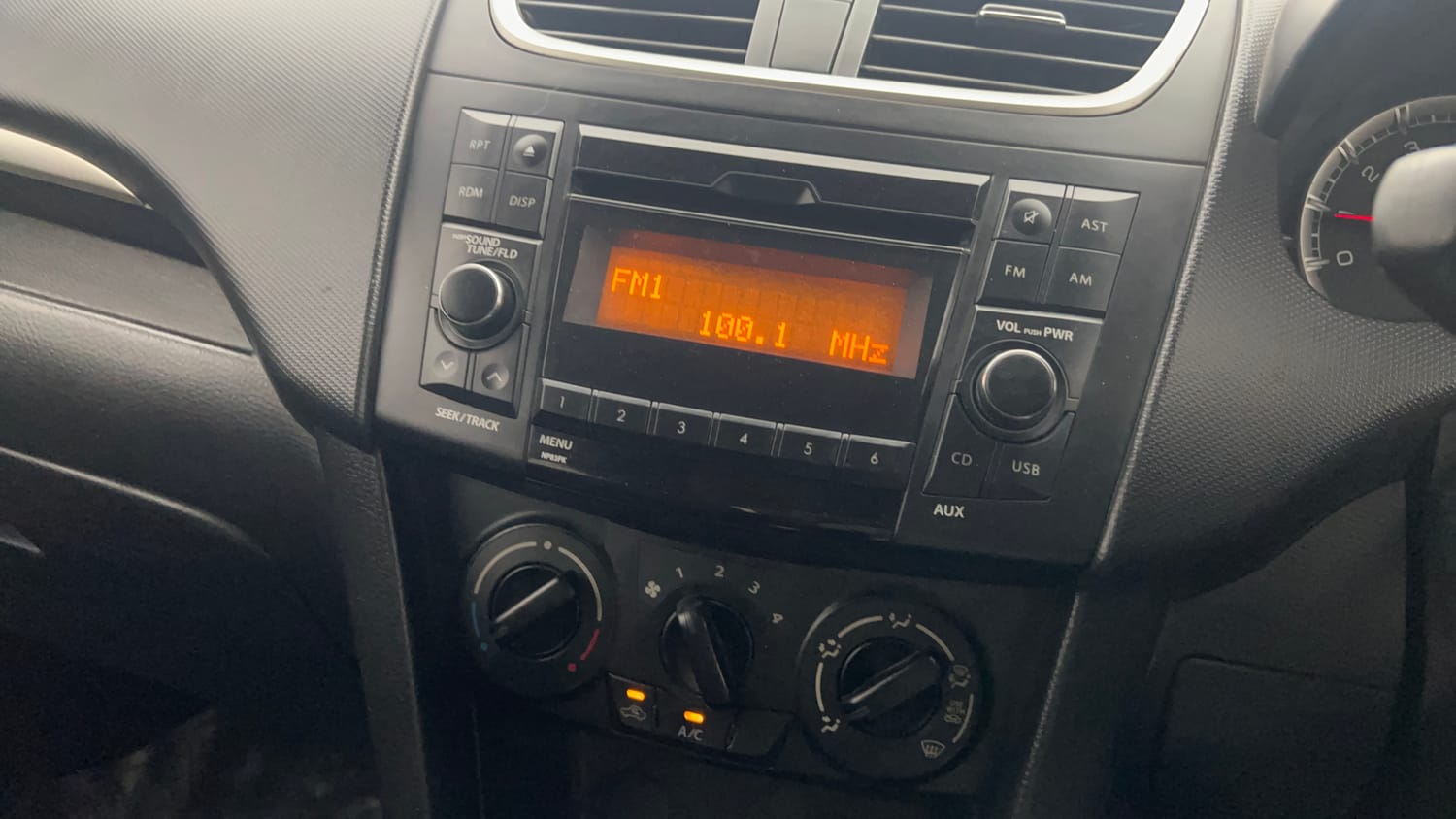 Used 2017 Maruti Suzuki Swift VXi Petrol Manual interior MUSIC SYSTEM & AC CONTROL VIEW