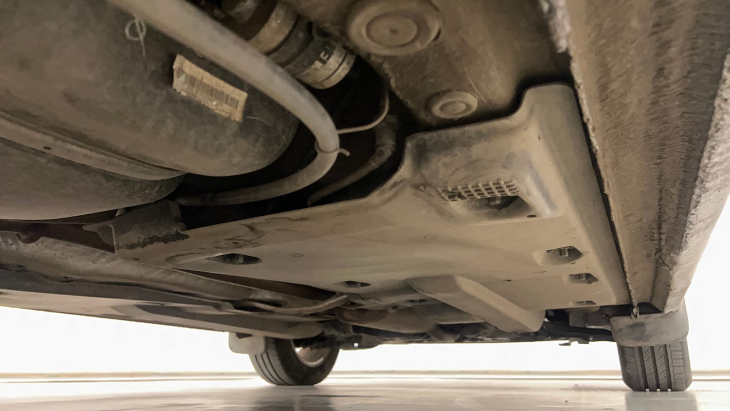 Used 2015 Volkswagen Vento TSI Petrol Automatic extra REAR RIGHT UNDERBODY VIEW