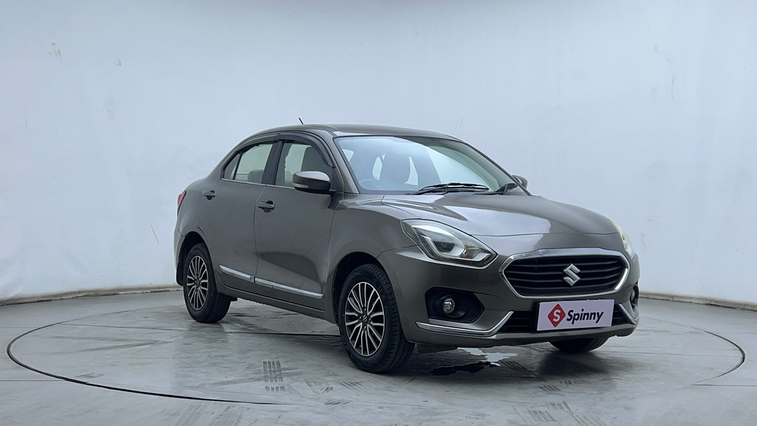 Used 2018 Maruti Suzuki Dzire ZXi Plus AMT Petrol Automatic exterior RIGHT FRONT CORNER VIEW