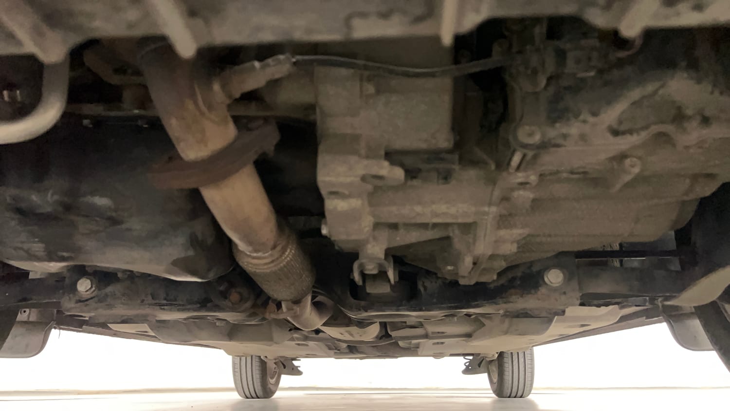 Used 2015 Volkswagen Vento TSI Petrol Automatic extra FRONT LEFT UNDERBODY VIEW