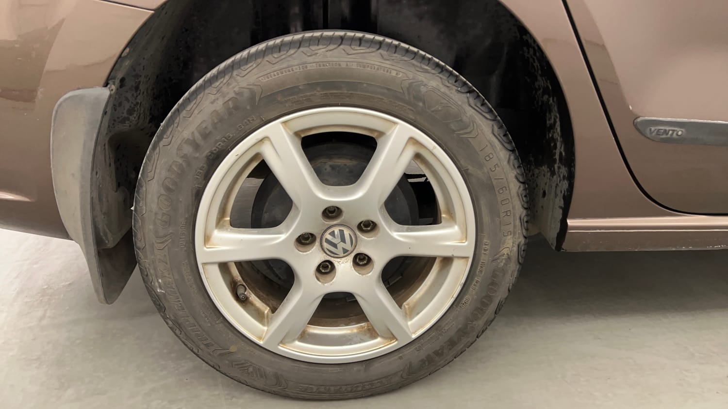 Used 2015 Volkswagen Vento TSI Petrol Automatic tyres RIGHT REAR TYRE RIM VIEW