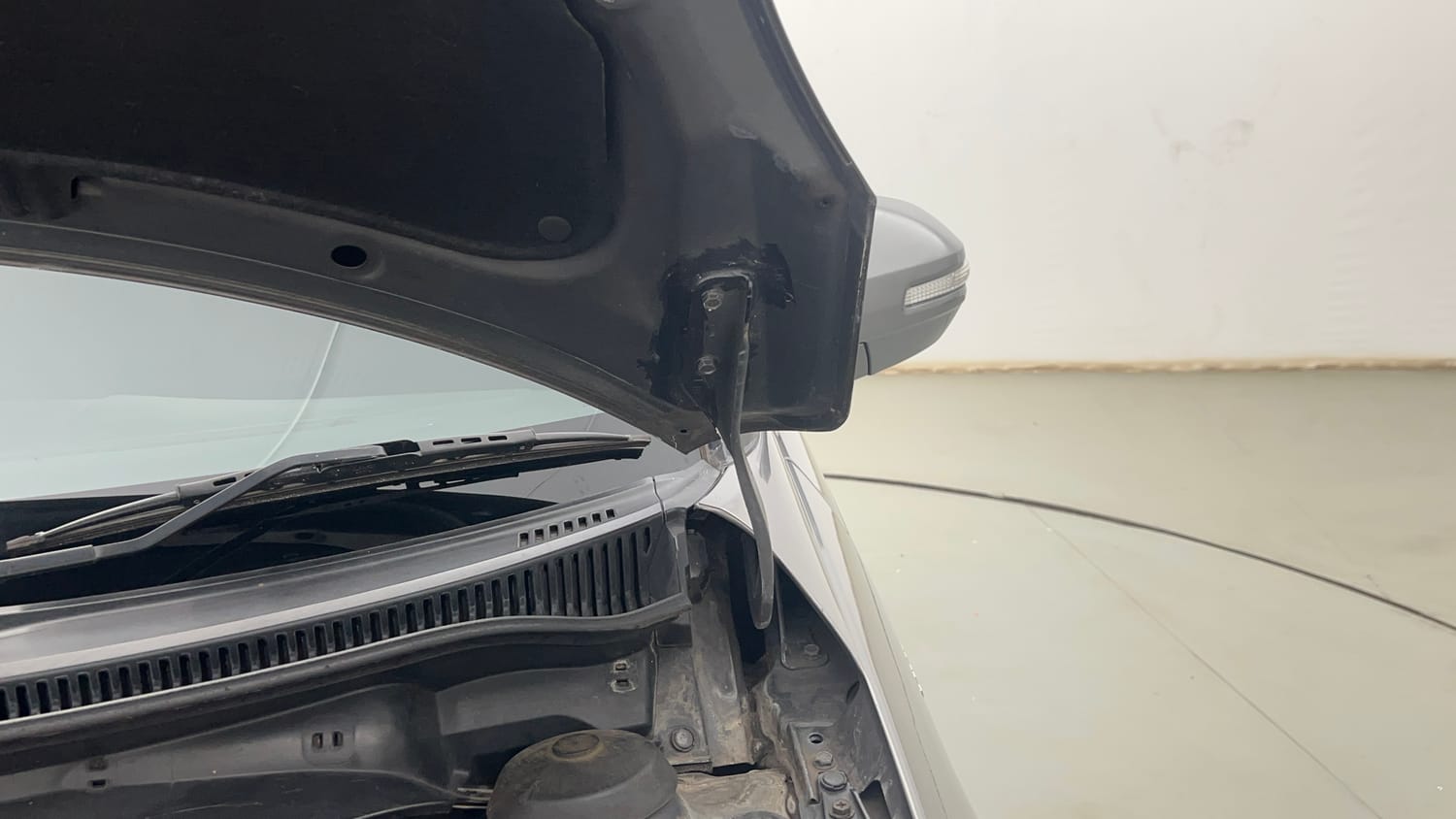 Used 2017 Maruti Suzuki Swift VXi Petrol Manual engine ENGINE LEFT SIDE HINGE & APRON VIEW