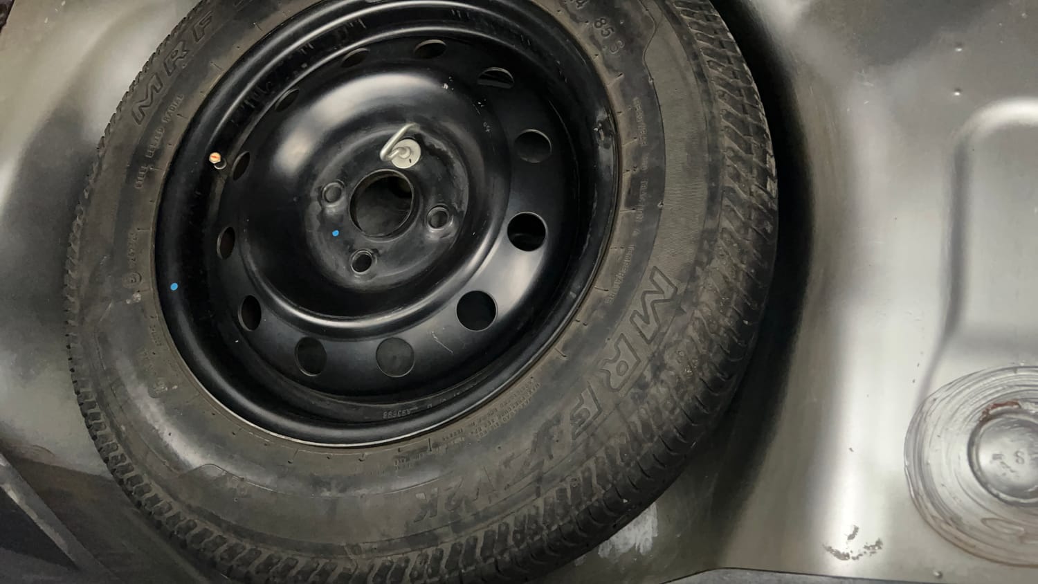Used 2017 Maruti Suzuki Swift VXi Petrol Manual tyres SPARE TYRE VIEW