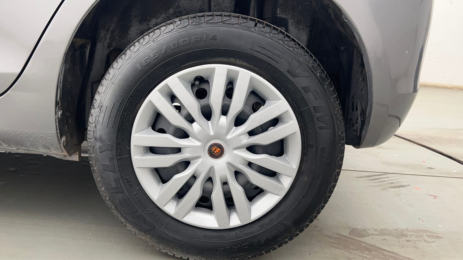 Used 2017 Maruti Suzuki Swift VXi Petrol Manual tyres LEFT REAR TYRE RIM VIEW