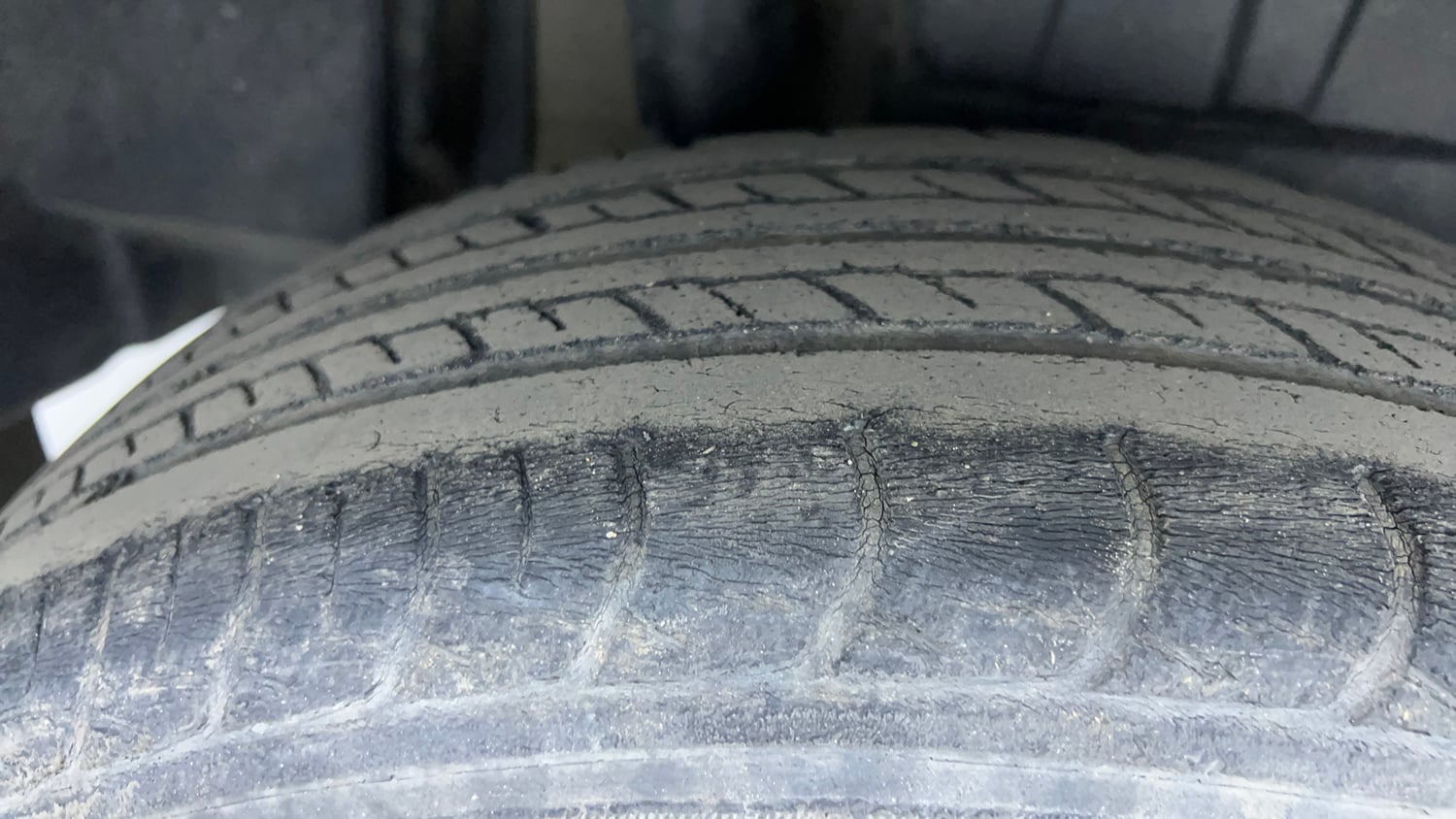 Used 2018 Maruti Suzuki Dzire ZXi Plus AMT Petrol Automatic tyres RIGHT REAR TYRE TREAD VIEW