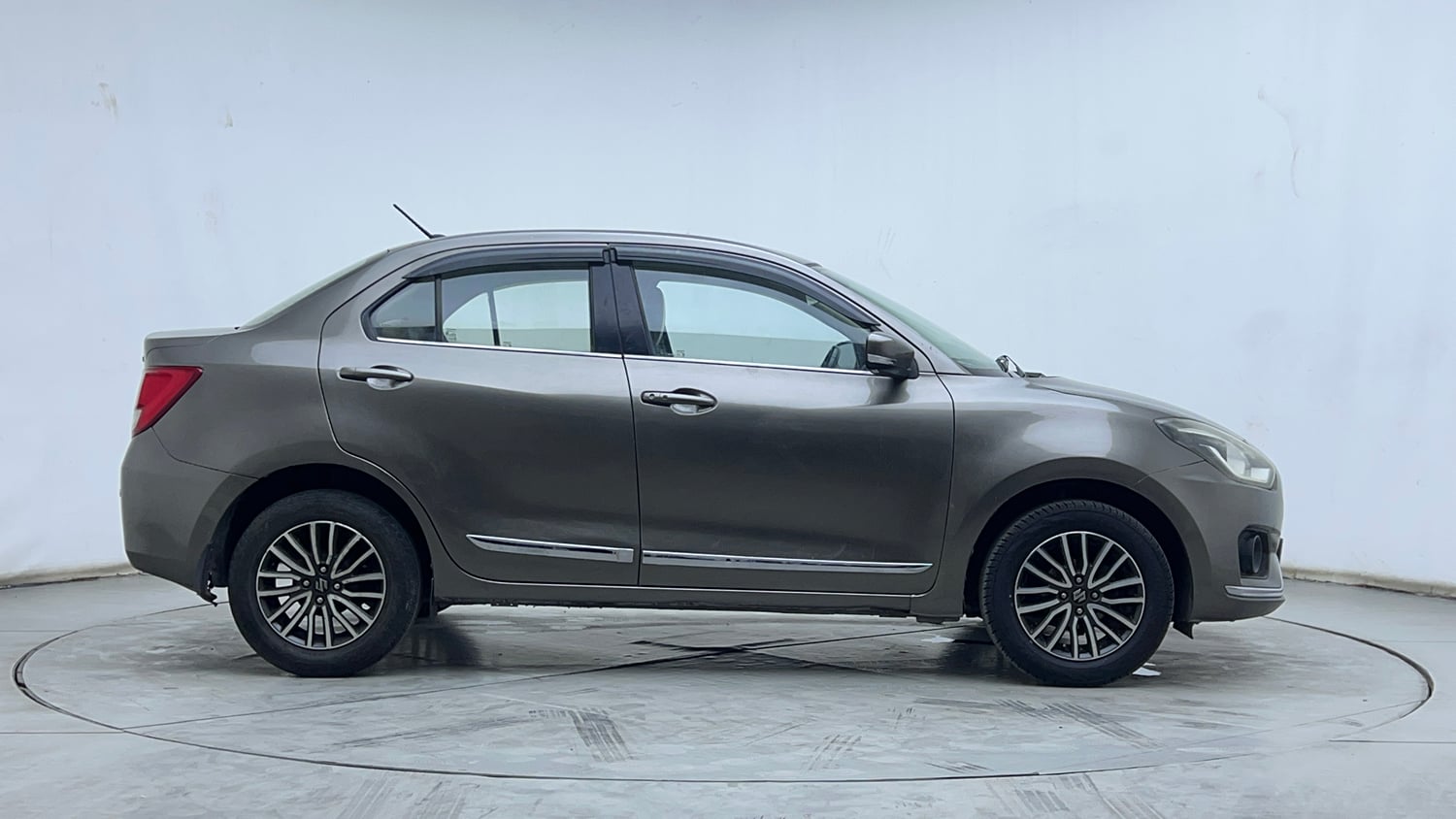 Used 2018 Maruti Suzuki Dzire ZXi Plus AMT Petrol Automatic exterior RIGHT SIDE VIEW
