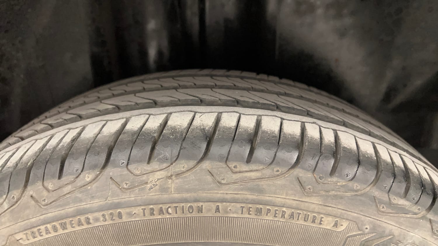 Used 2015 Volkswagen Vento TSI Petrol Automatic tyres RIGHT REAR TYRE TREAD VIEW