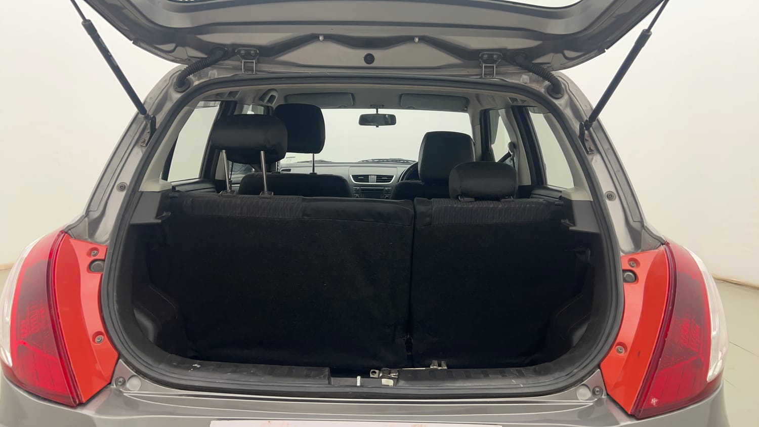 Used 2017 Maruti Suzuki Swift VXi Petrol Manual interior DICKY INSIDE VIEW