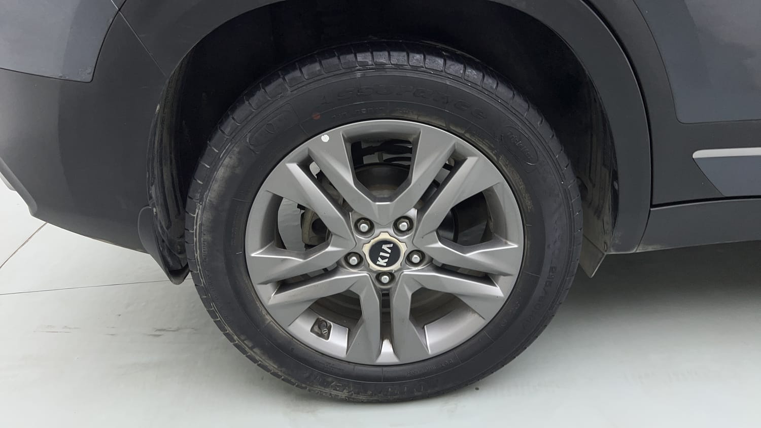 Used 2020 Kia Seltos HTX 1.5 Petrol Manual tyres RIGHT REAR TYRE RIM VIEW