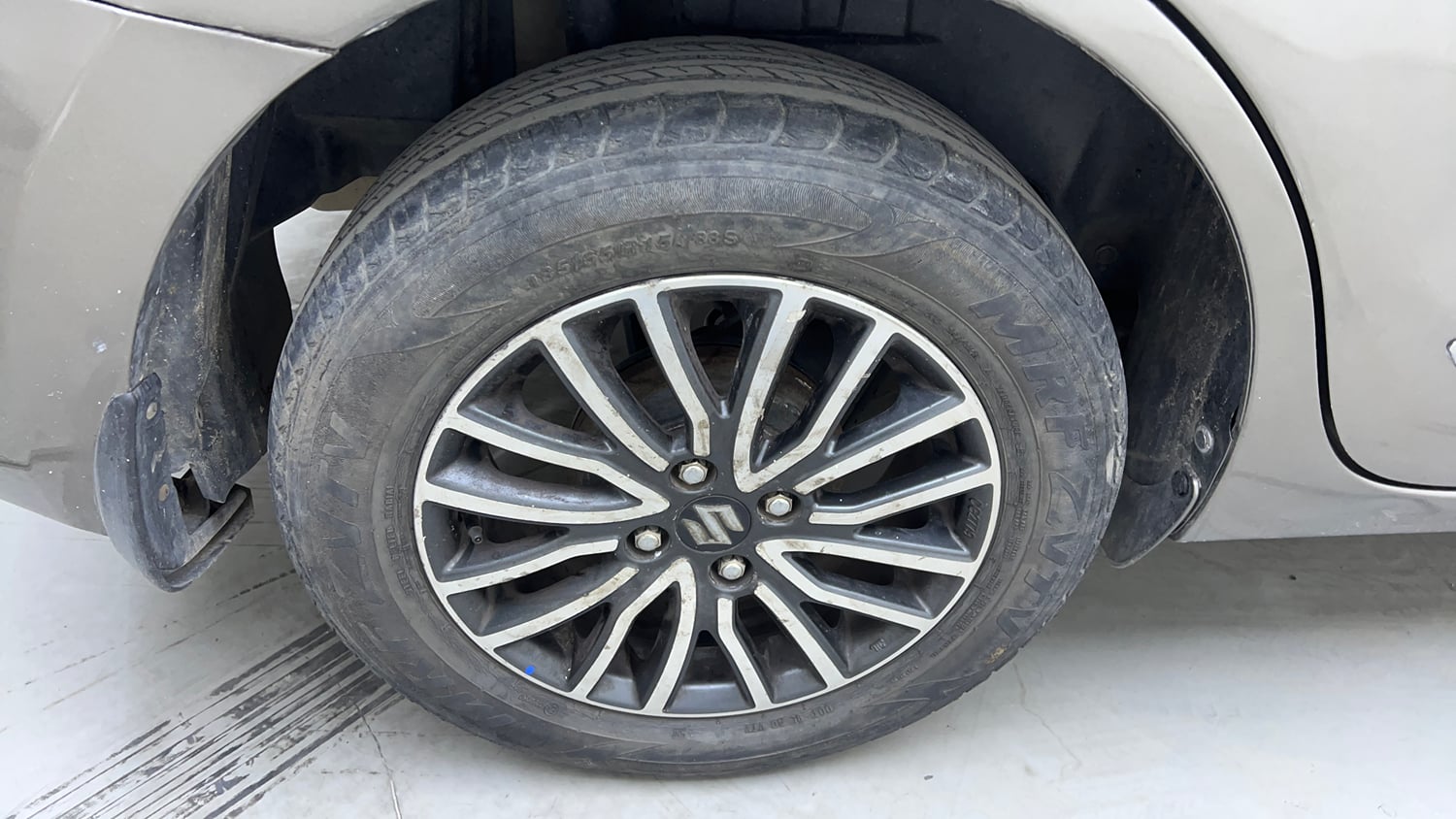 Used 2018 Maruti Suzuki Dzire ZXi Plus AMT Petrol Automatic tyres RIGHT REAR TYRE RIM VIEW