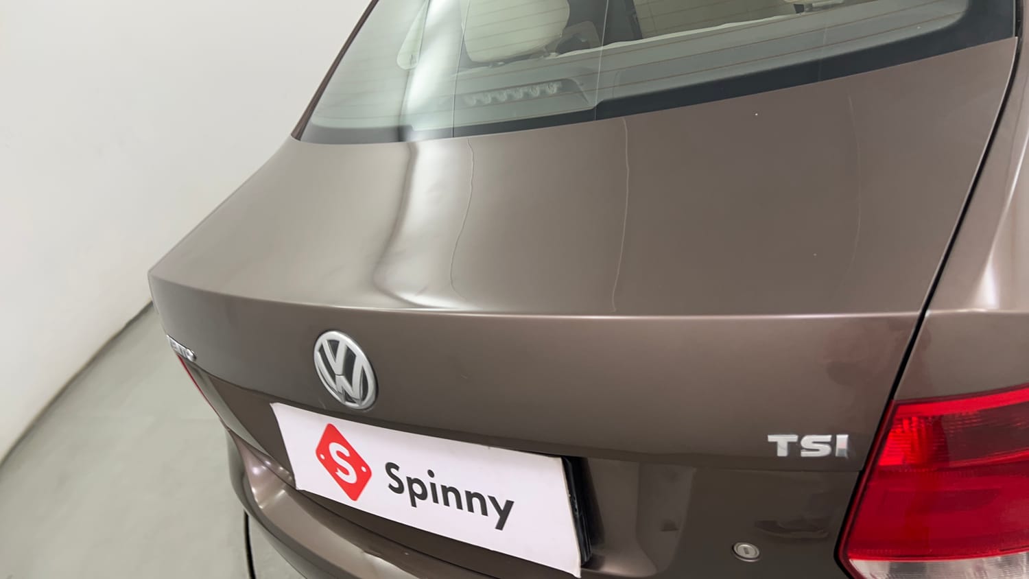 Used 2015 Volkswagen Vento TSI Petrol Automatic dents MINOR SCRATCH